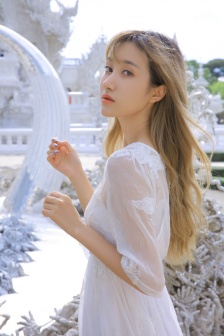 那英问张馨予李菲儿你俩谁啊